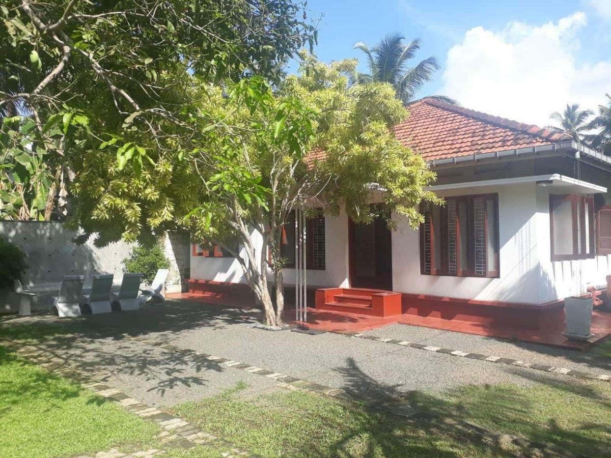 Circus Lagoon Hideaway Bed & Breakfast Dodanduwa Exterior foto