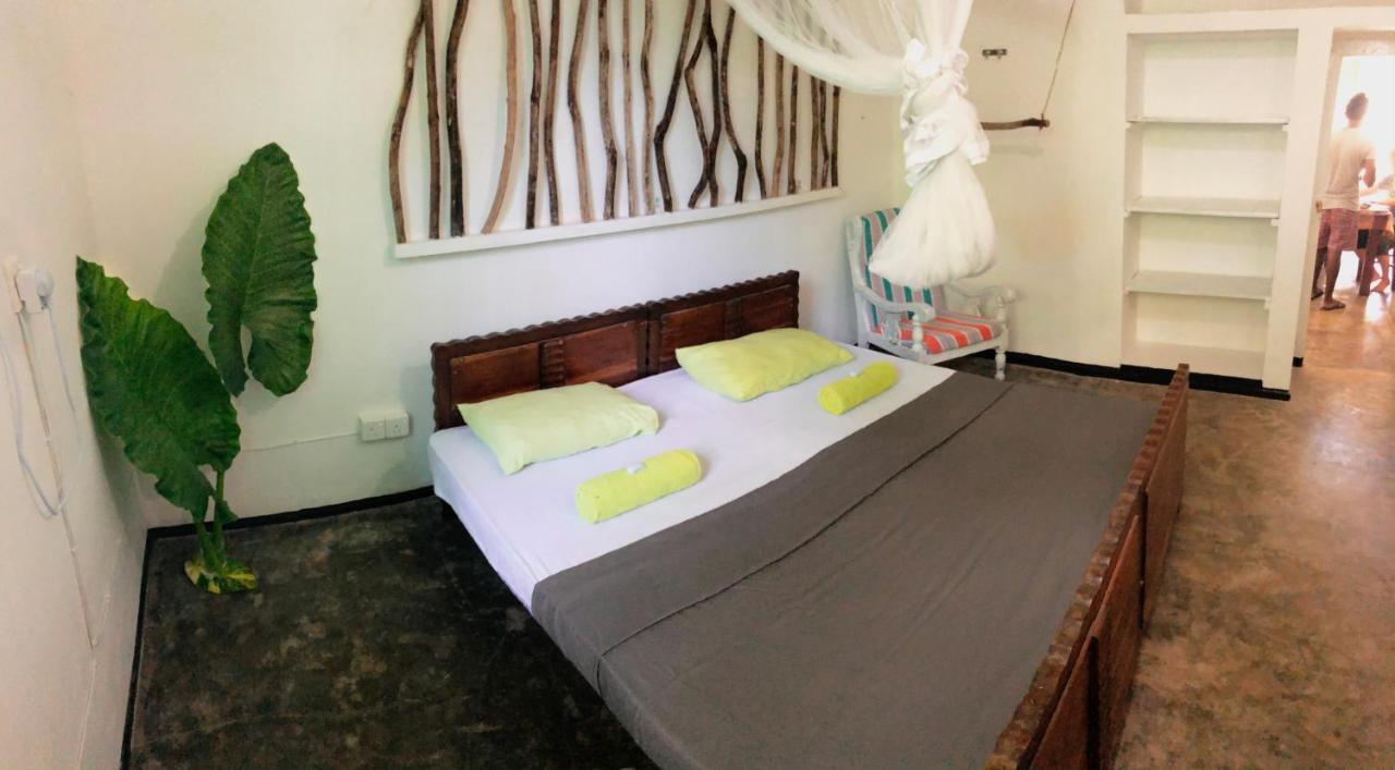 Circus Lagoon Hideaway Bed & Breakfast Dodanduwa Exterior foto