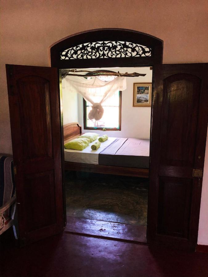 Circus Lagoon Hideaway Bed & Breakfast Dodanduwa Exterior foto