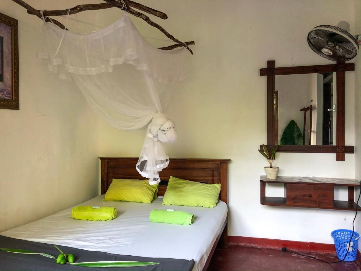 Circus Lagoon Hideaway Bed & Breakfast Dodanduwa Exterior foto