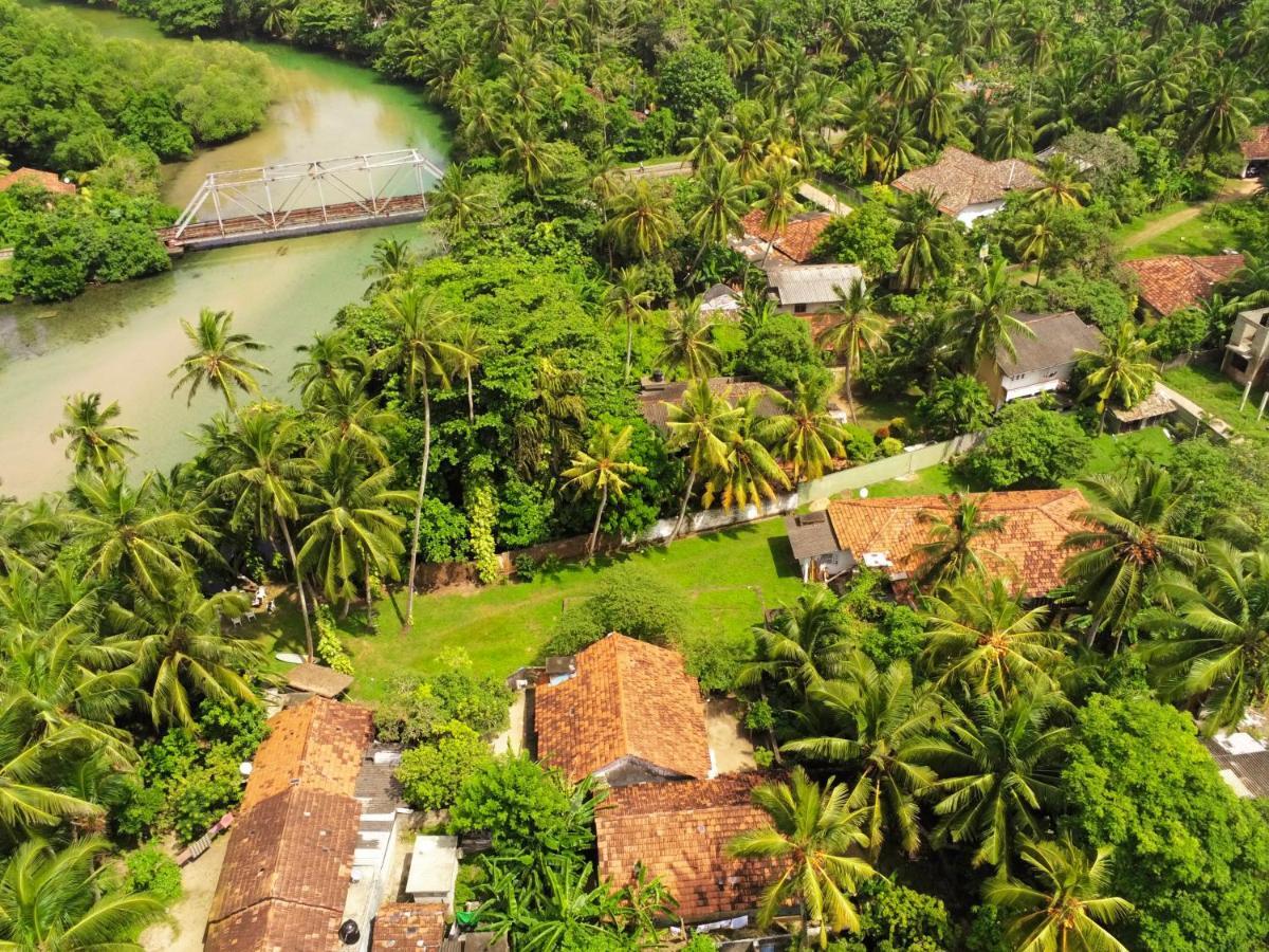 Circus Lagoon Hideaway Bed & Breakfast Dodanduwa Exterior foto