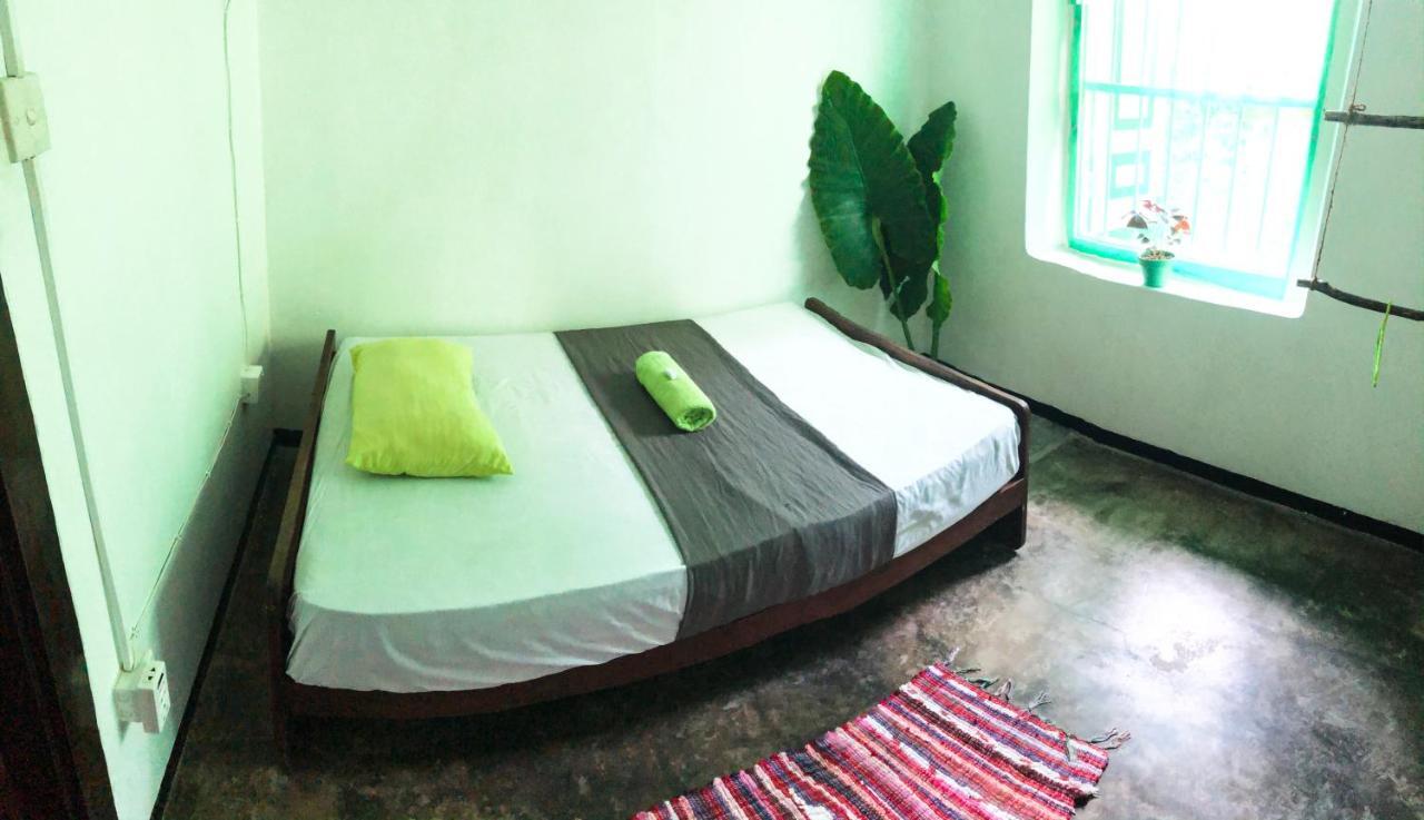Circus Lagoon Hideaway Bed & Breakfast Dodanduwa Exterior foto