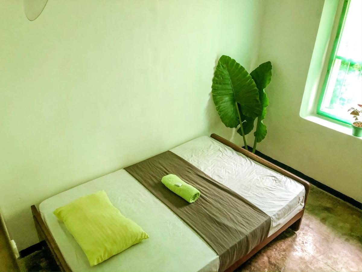Circus Lagoon Hideaway Bed & Breakfast Dodanduwa Exterior foto